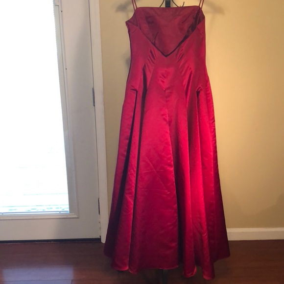 Red Dress - Picture 2 of 2